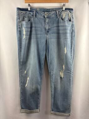 Women’s Hot in Hollywood Size 14 Light Was Blue Distressed Straight Jeans